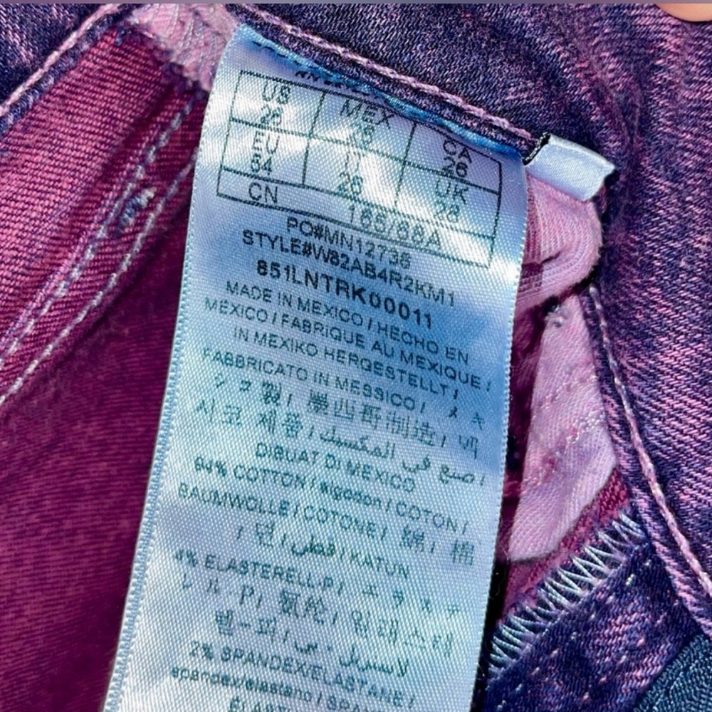 Guess 1981 Skinny High Rise Jeans - Size 26 US
- Purple Wash - Perfect Condition - Picture 6 of 10